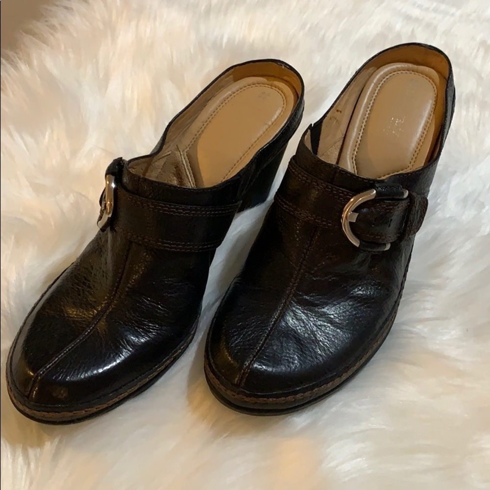Naturalizer Black Leather Size 9Narrow mule/clog.​​​​​​​​​​​​​​​​​​​​​​